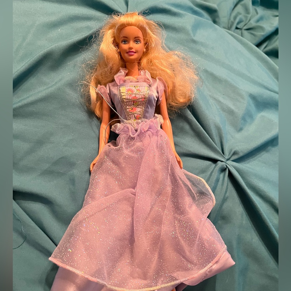 Barbie vintage princess! Purple dress, shoes.
